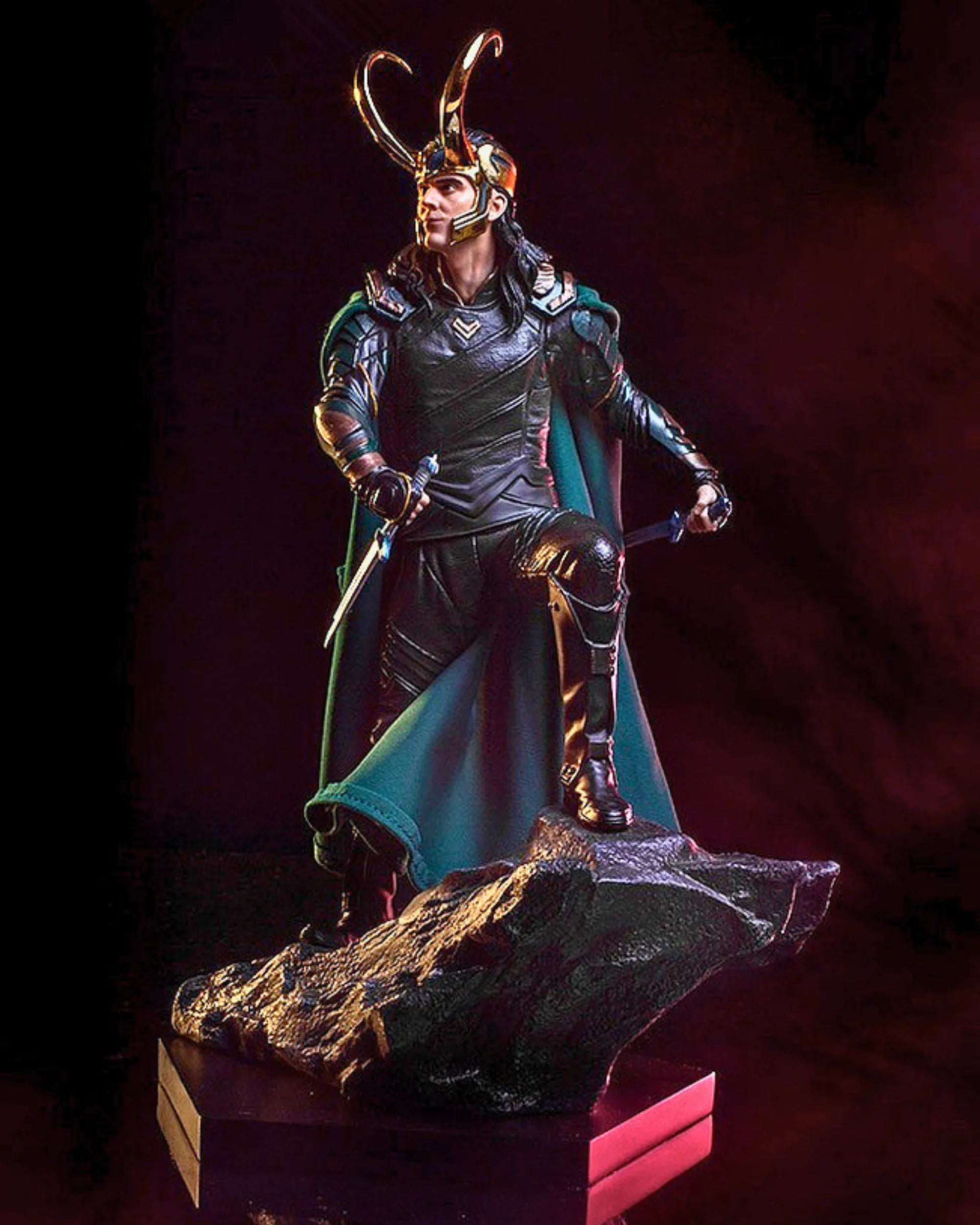 Loki Classic Suit Figure Statue-5 | PHAIGINA