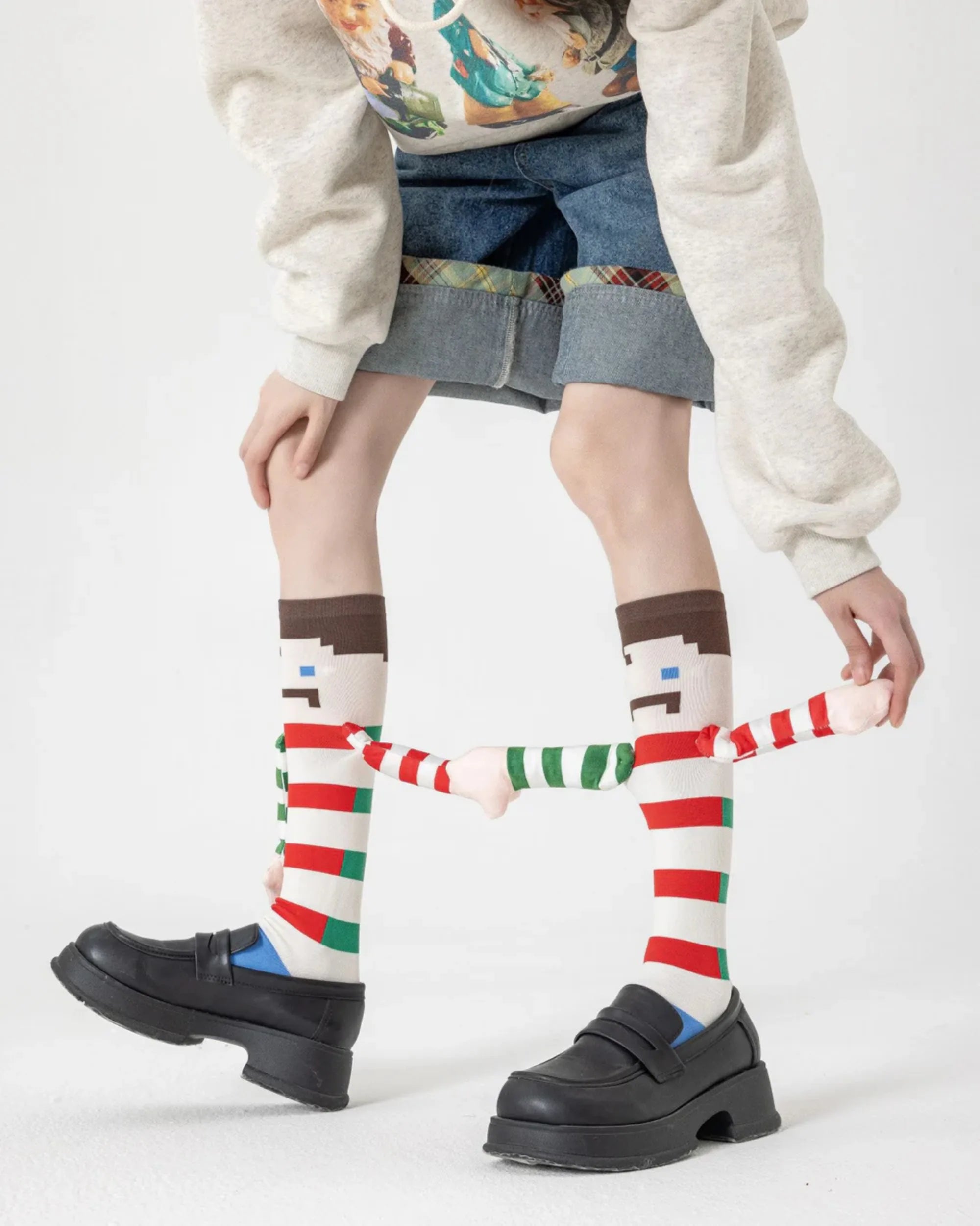 Sweetnana Pixel Character 3D Holding-Hands Knit Crew Socks-2 | PHAIGINA