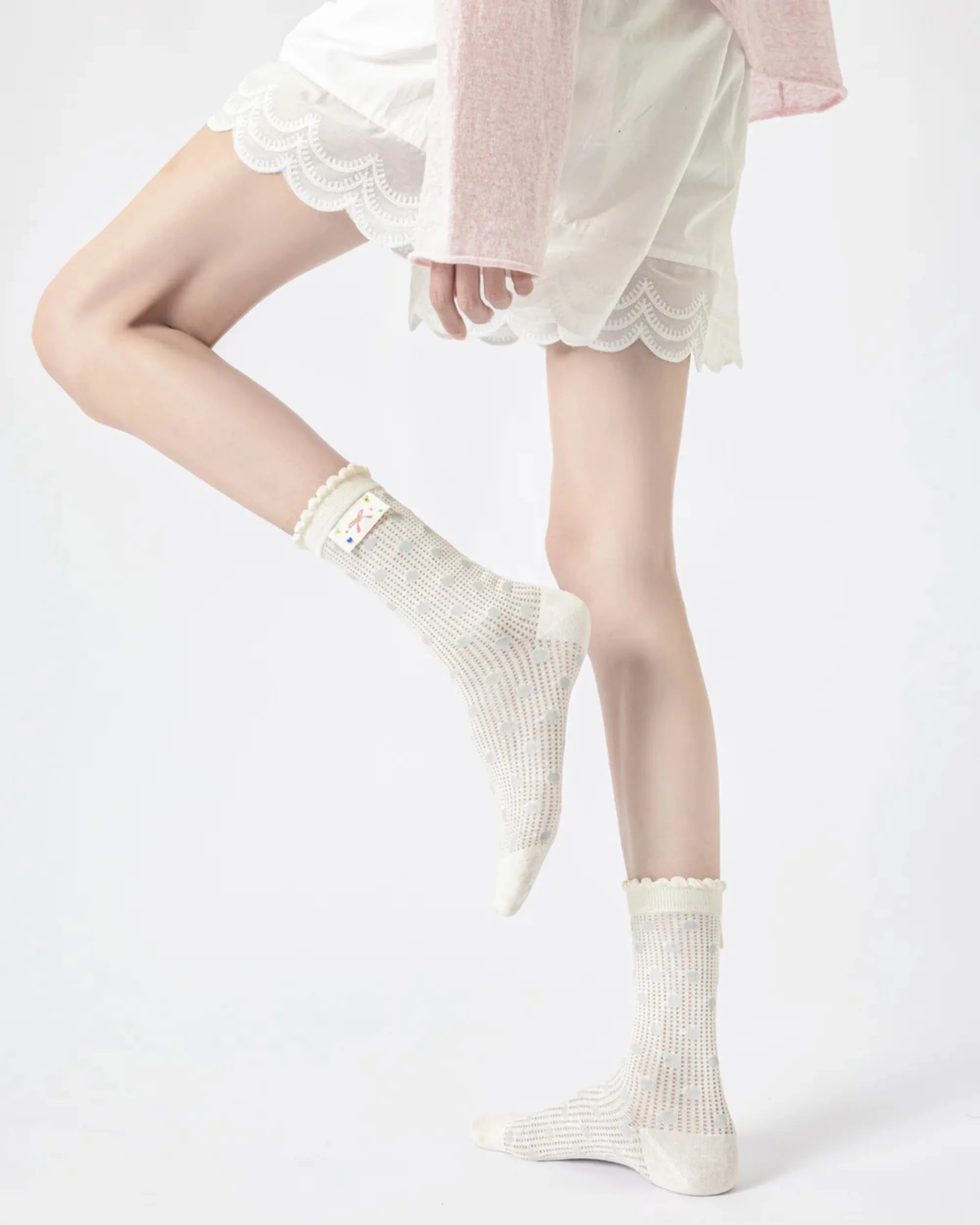 Women's Polka Dot Lace Ruffle Crew Socks White-1 | PHAIGINA