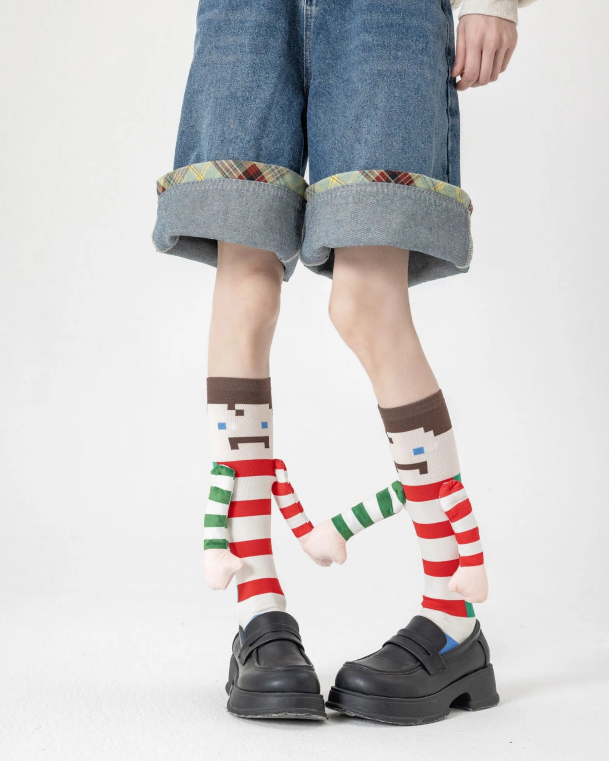 Sweetnana Pixel Character 3D Holding-Hands Knit Crew Socks-1 | PHAIGINA