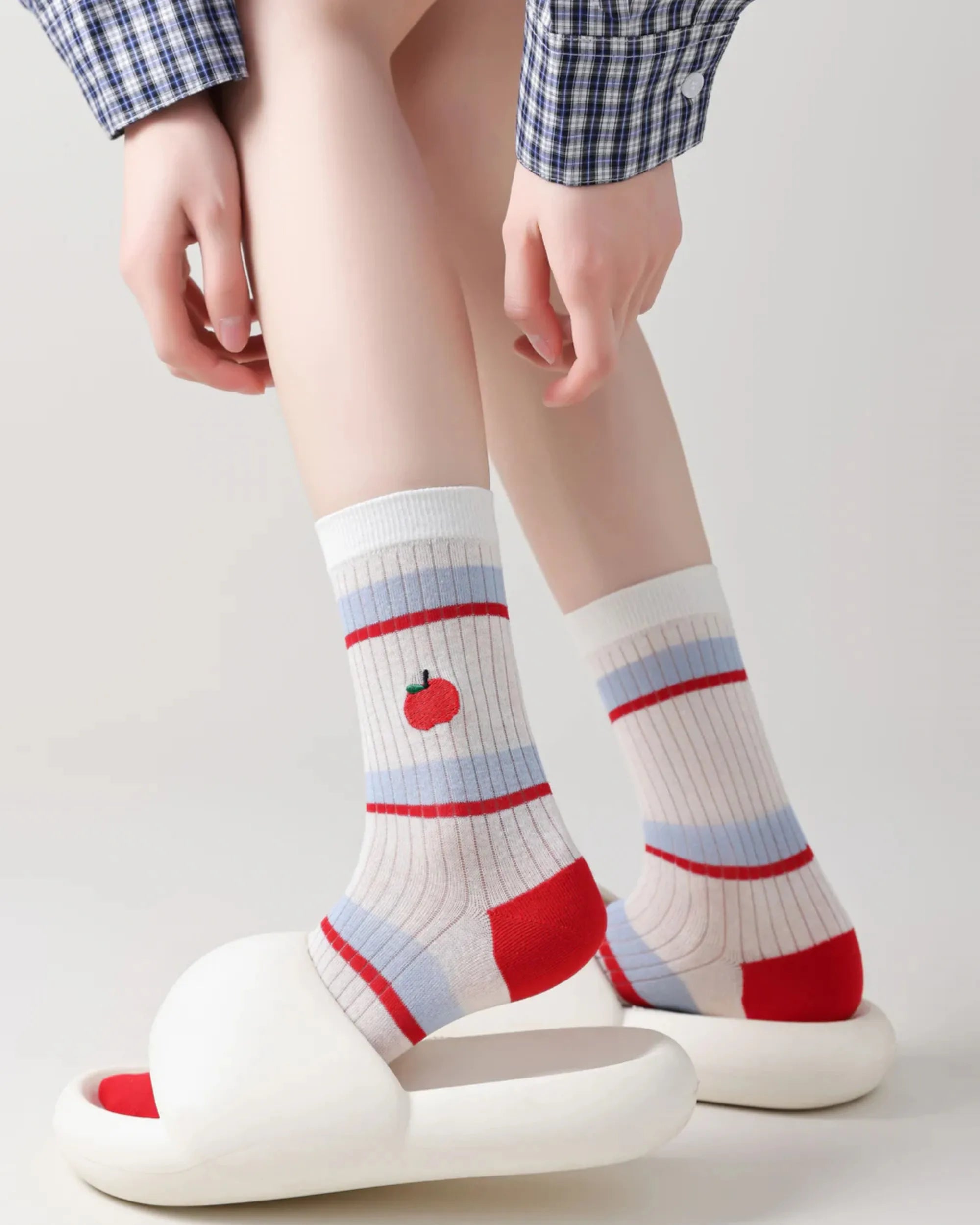 Cute Embroidered Pattern Crew Socks | PHAIGINA