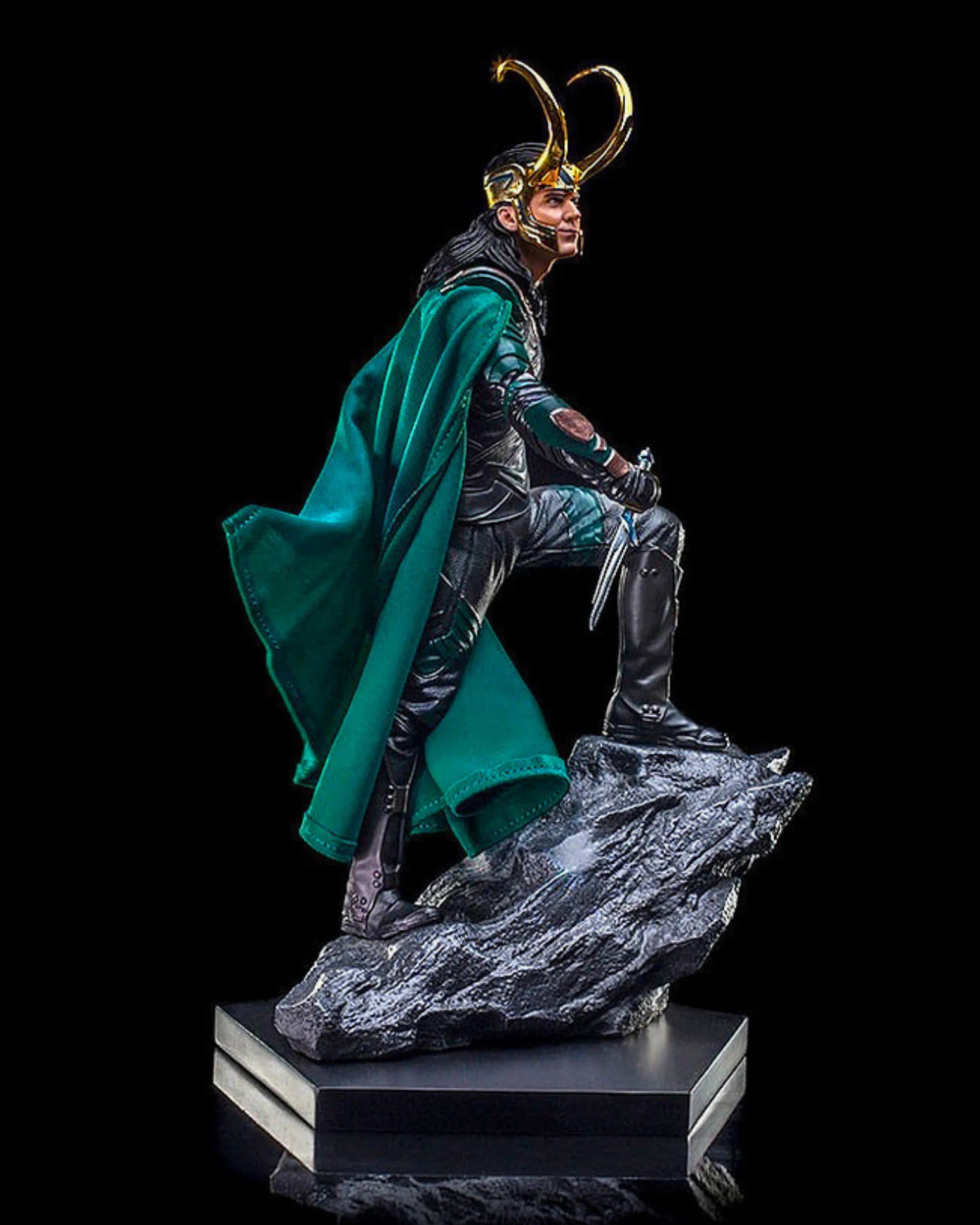 Loki Classic Suit Figure Statue-6 | PHAIGINA