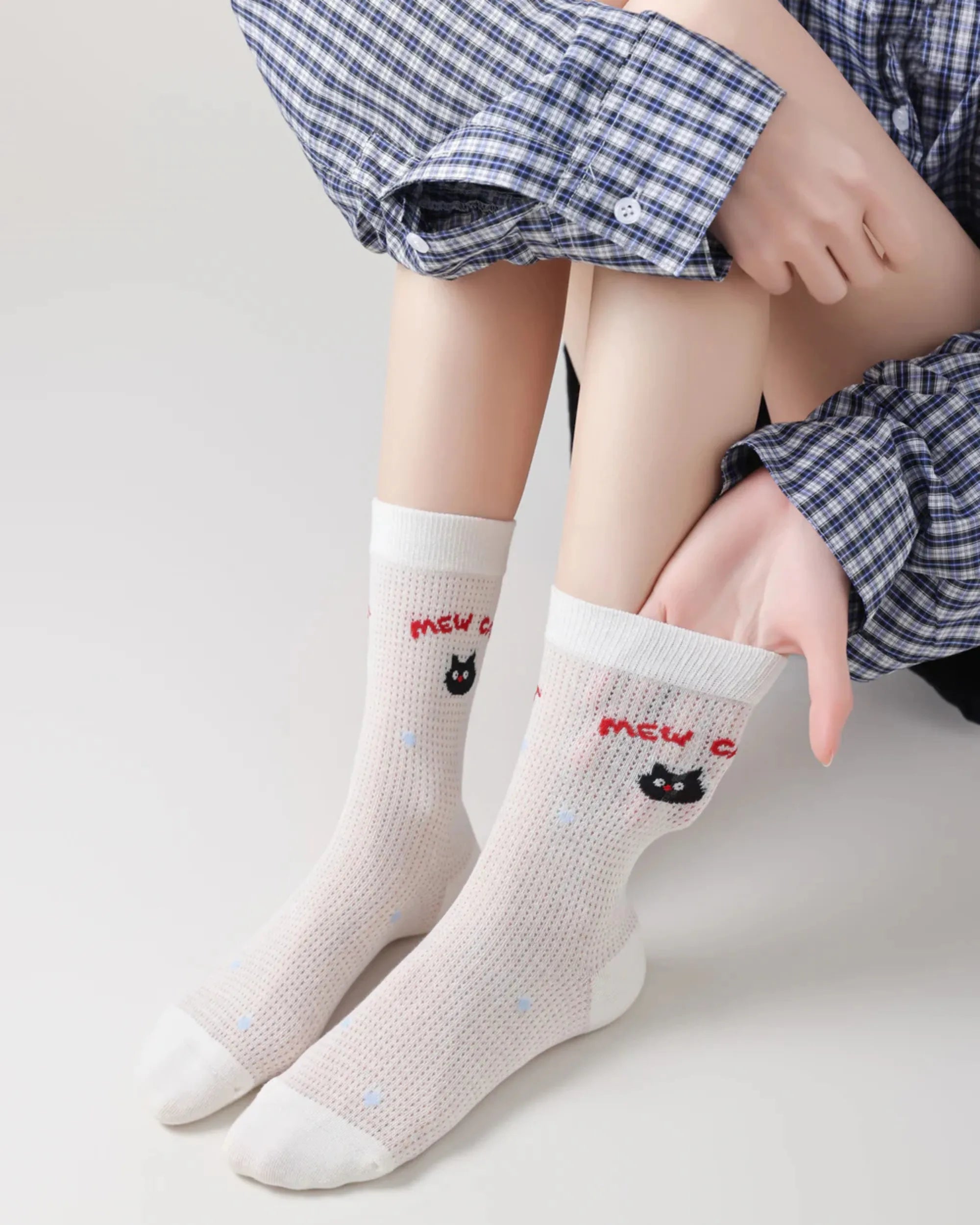 Cute Embroidered Pattern Crew Socks Cat-1 | PHAIGINA